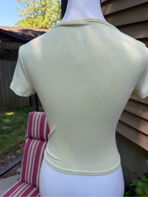 Me to We Pale Yellow Ribbed Henley Crop Top size S Small thumbnail 3