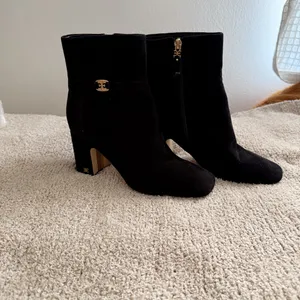 Chic Black Ankle Boots for Women Size 6 thumbnail 2