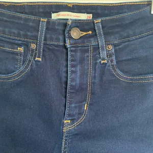 5/$25 Levi's Women's Sz 24 High Rise Skinny‎ Jeans Dark Wash Blue Denim Stretchy thumbnail 3