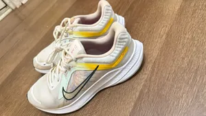 Women's Nike Quest 5 Women’s Shoes Size 8.5 thumbnail 4