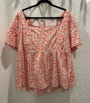 Old Navy Floral Blouse thumbnail 1