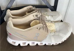 Size 8.5 ON Cloud Sand/snow 50/50 lace up low top Running Sneakers. In EUC! Upgrade your athletic footwear collection with these ON Women's Cloud 50/50 Running Sneaker Shoes thumbnail 4