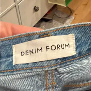 Aritzia Denim‎ Forum The '90s Tailored Hi-Rise Wide Jean 27 thumbnail 4
