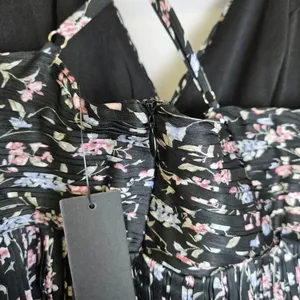 Lulus Quaint Cute Black Floral Pleated Tiered Mini Dress Lined XL New thumbnail 11