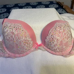Victoria's Secret Pink and Cream Lace Bra 32-D. thumbnail 2
