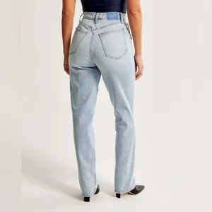 Abercrombie & Fitch Curve Love Ultra High Rise 90s Straight Jean thumbnail 4