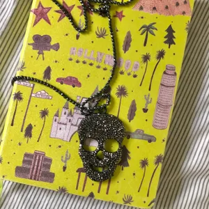 ALV Jewels large skull necklace with shiny beads thumbnail 3