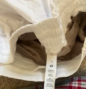 Lululemon Hotty Hot Shorts size 2 thumbnail 3