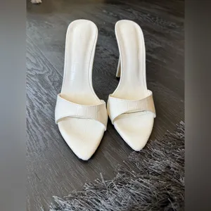 Elegant White Croc thumbnail 3