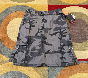 NWT Vans Cobra Cargo Skirt Camo Print Black Grey Belted Women’s Size 28 Waist thumbnail 1