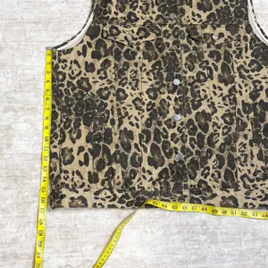 Oulivey Womens Medium Oversized Cheetah Print Denim Vest Animal Print Sleeveless thumbnail 3