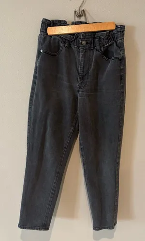 EXPRESS Women’s Black Wash‎ Super High Rise Mom Jean Size 10 thumbnail 1