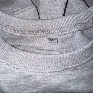 NWOT Tummy Hurts Sweatshirt Gray Size XL thumbnail 4