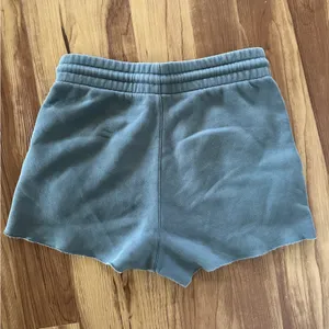 Aritzia TNA Cozy Fleece Boyfriend Short High Rise Raw Hem in Vintage Navy Sz. XS thumbnail 2