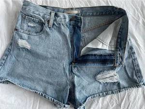 Levi’s High-Waisted Mom Shorts Denim thumbnail 4