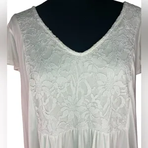 Torrid Super Soft V-neck lace pleated flowy sleeve stretch butter comfy T-shirt thumbnail 4