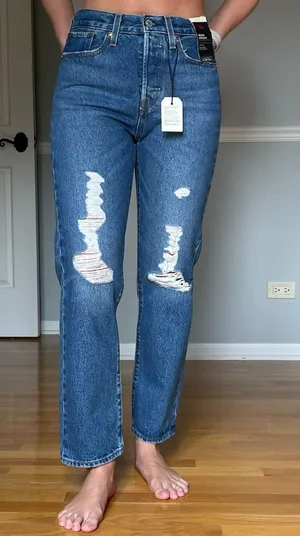 Levi’s Wedgie Straight Jeans Women’s 27x28 Blue High Rise Distressed 100% Cotton NWT thumbnail 1