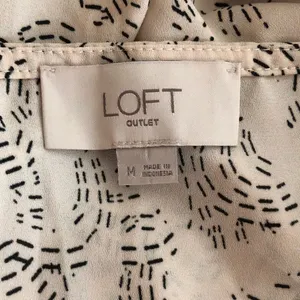 LOFT size medium Sleeveless Printed Top thumbnail 3