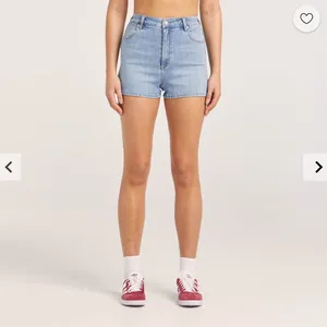 Wrangler pin up skinny shorts thumbnail 4