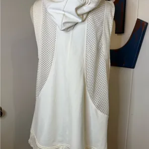 CALIA by Carrie Underwood Sleeveless Hooded Zip Vest in Ivory Cream thumbnail 4