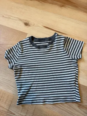 Hollister Baby Tee thumbnail 2