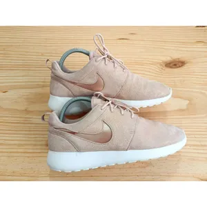 Nike Roshe One Premium Metallic Red Bronze Women’s Size 8.5 Sneakers thumbnail 3
