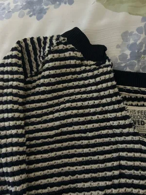 American Eagle V-Neck Oversized Navy Striped Sweater thumbnail 2