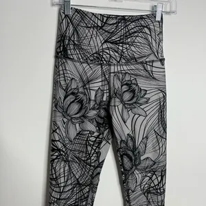 Beyond Yoga Flip It And Reverse It High Waisted Yoga Leggings Gray/Black thumbnail 4