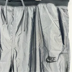 Nike Woven T2 Training Joggers Women M Gray Mesh Lined Tapered Track Pants thumbnail 2