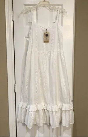NEW Label of Love White eyelet Dress M thumbnail 3