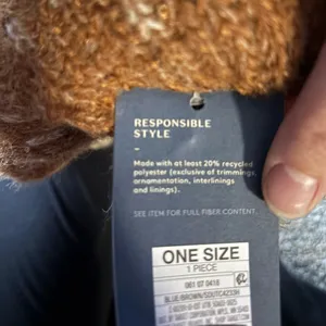 Universal Threads NWT Women's winter hat thumbnail 4