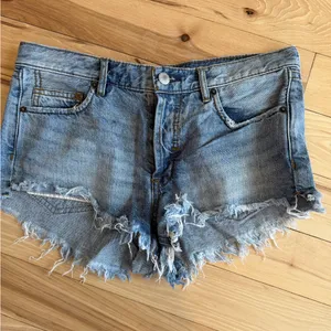 Free People denim shorts - size 26! thumbnail 1