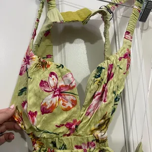 Lulu’s Sweet Statement Chartreuse Floral Print Cutout Maxi Dress Size Medium $89 thumbnail 3