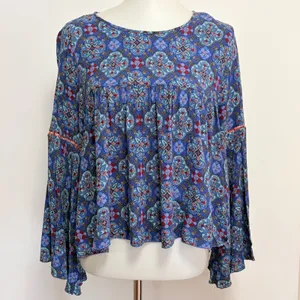 Hollister Bell Sleeve Blouse Large Blue Medallion Boho Crochet Trim Top thumbnail 2