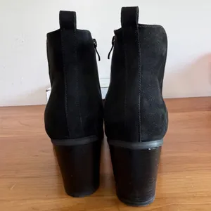 Torrid Black Faux‎ Suede Pointed Toe Ankle Boots Block Heel 10.5W GSWP8645-04 thumbnail 5