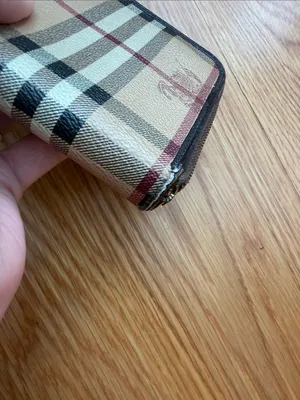 Burberry Classic Check Zip-Around Wallet in Beige and Black thumbnail 7