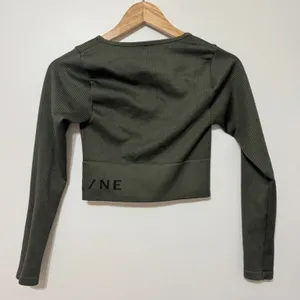 OFFLINE By Aerie Sidewalk Seamless Long Sleeve Cropped Ribbed Top Size Medium thumbnail 5