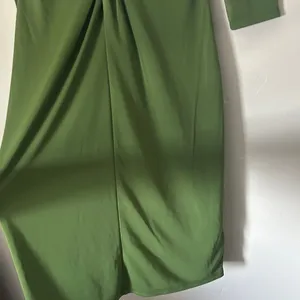 Lark & Ro Olive Green V-Neck Twist Midi Dress Sz Small thumbnail 3