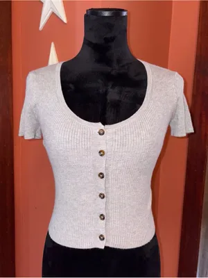 5/$25‼️Forever 21 Light Gray Ribbed Scoop Button-Front Crop Top thumbnail 1