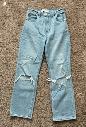 Abercrombie Ultra High-Rise Straight Jeans thumbnail 1