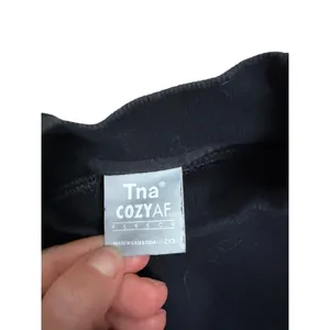 Tna Aritzia CozyAF‎ Fleece Cropped Crewneck Sweatshirt Black Womens Size 2XS thumbnail 3