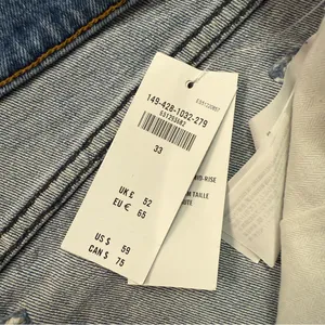 NWT Abercrombie & Fitch The Mom Short Mid Rise Distressed Women’s Size 16/33 thumbnail 6