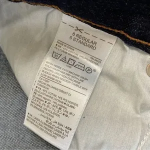 Old Navy Mid-rise Flare Jeans (Size 6) thumbnail 7