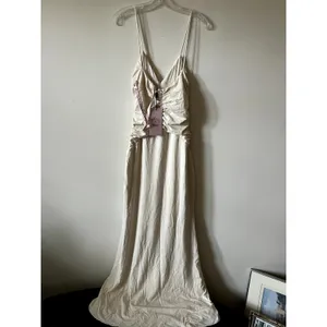 Oh Polly Elanora Deep V-neck Maxi Dress in Ivory Size M New thumbnail 6
