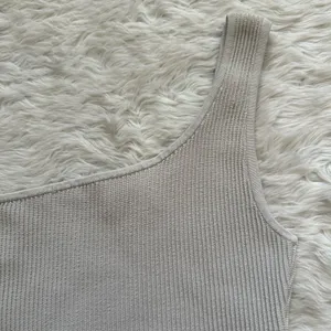 Aritzia Babaton Top Sculpt Knit One-Shoulder Cropped Tank Tight-fit Sz XS thumbnail 4