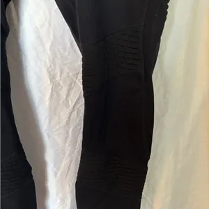 Motion 365 By Fabletics Black High-Waisted Leggings Size Medium thumbnail 2