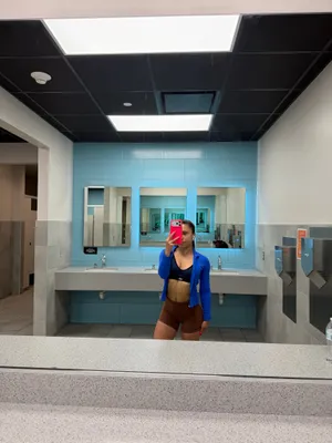 Alo sports bra thumbnail 3