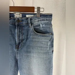 Kensie Vintage Luxe Distressed The Slim Straight Jean Light Wash Crop 31/12 GUC‎ thumbnail 3