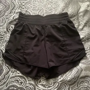 Lululemon Hotty Hot High-Rise Short 4" thumbnail 3