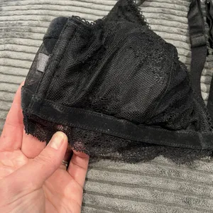 Victoria’s Secret Bralette black large velvet trim lace front Closure EUC thumbnail 3